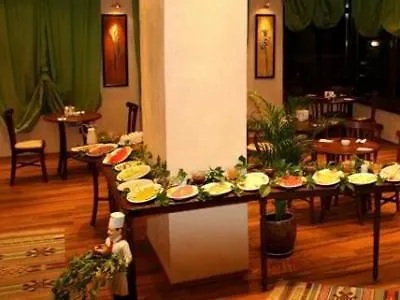 Otel Triana 3*