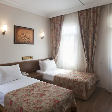 Otel Triana 3*