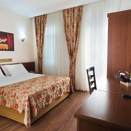 Triana Otel