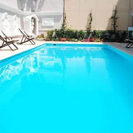 Triana Otel 3*